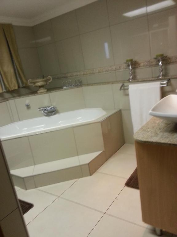 Stirling Manor Boutique Guest House Hartbeespoort Habitación foto